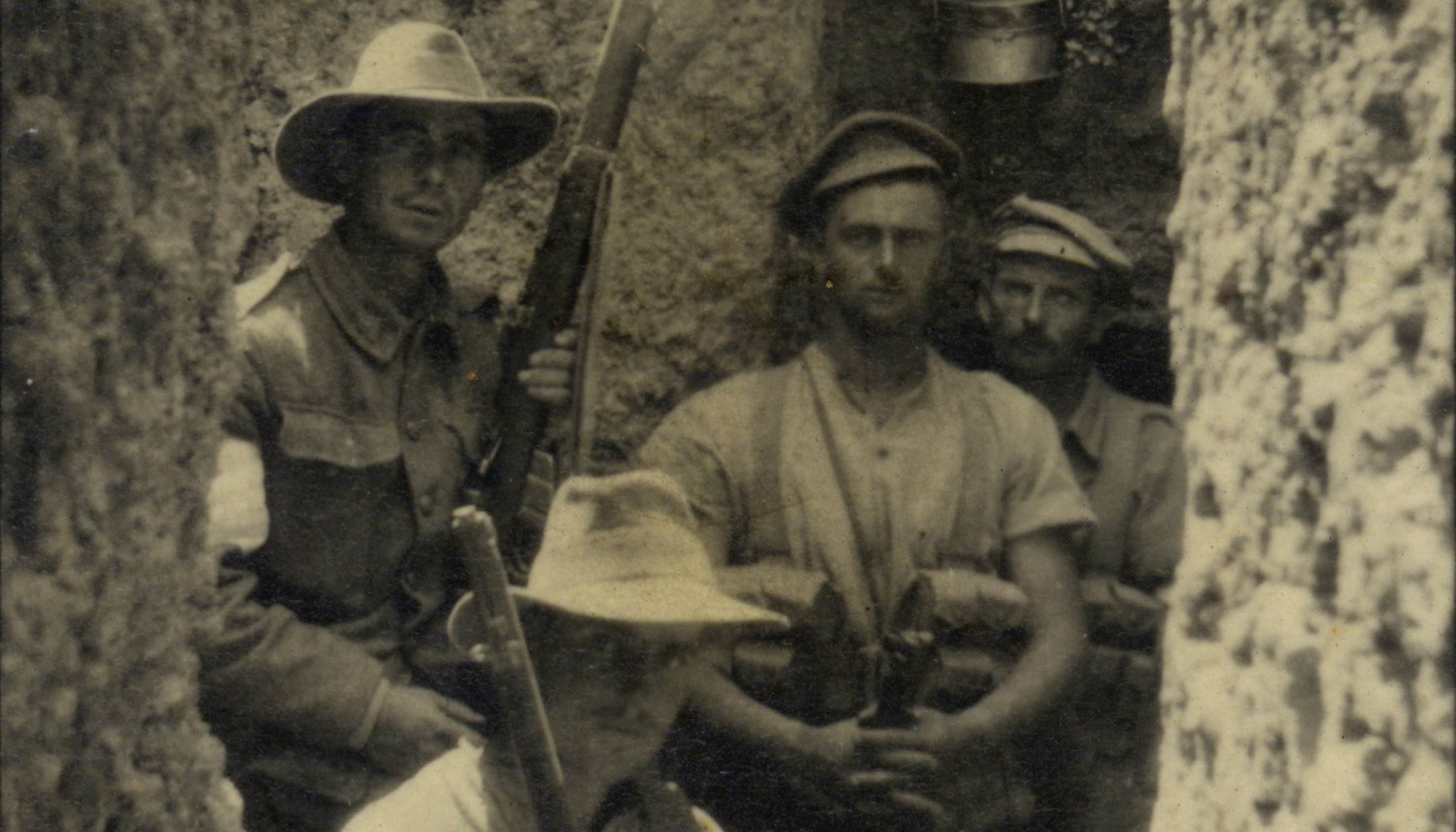 four-australian-soldiers-in-the-trenches-at-gallipoli-1915-state